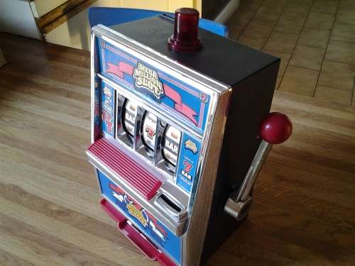 retro one arm bandit slot machine
